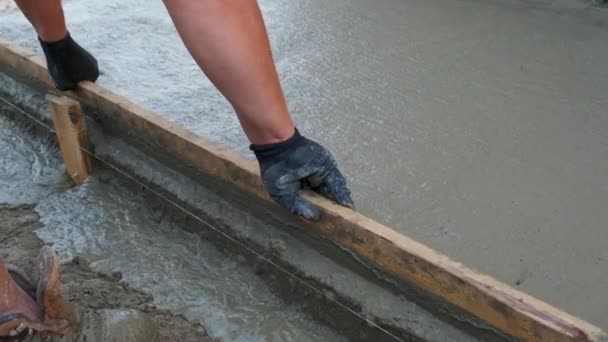 Leveling Fresh Concrete Long Leveling Tool — Stock Video