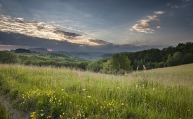 Dağlarda gün batımı