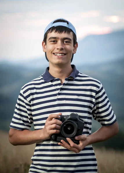 Jovem fotógrafo adolescente — Fotografia de Stock