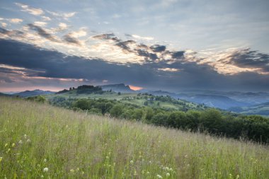 Dağlarda gün batımı
