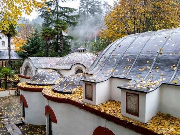 가을에 터키에서 온천인 공원과 목욕탕이 보이는 — 스톡 사진