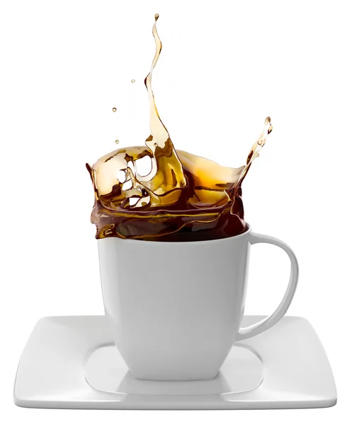 Чашка кофе с брызгами, изолированные на белом — стоковое фото