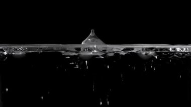 Yavaş hareket su damlaları