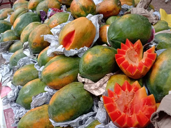 Smaczne Zdrowe Kolorowe Papaja Akcji Sklepie — Zdjęcie stockowe