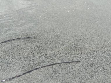 Nehirde kum ve su dalgası manzarası