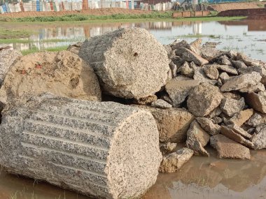 İnşaat Yanındaki Kahverengi Taş Stoku