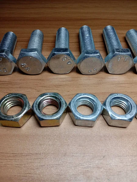 販売のための鉄製のナットとボルトの閉鎖 — ストック写真