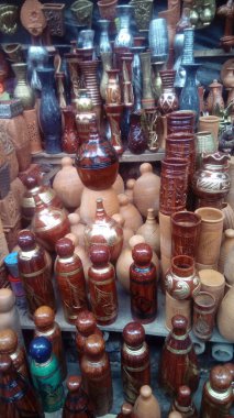 Bangladeş Toprağı, şık bir banka ve çiçek saksısı yaptı.