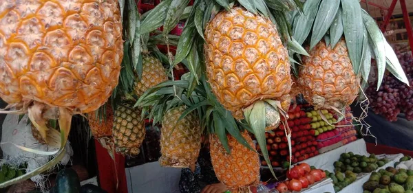 Savoureux Sain Bouillon Ananas Couleur Orange Sur Marché — Photo