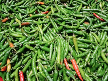 Sağlıklı, baharatlı ve sıcak yeşil biberli.