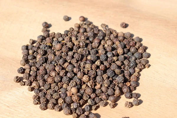 Gezonde Kruidige Zwarte Peper Bouillon Houten Achtergrond — Stockfoto
