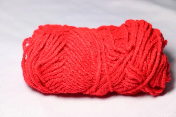 Red Colored Yarn Closeup White Background — Stock Photo, Image