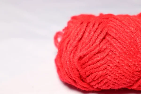 Red Colored Yarn Closeup White Background — Stock Photo, Image