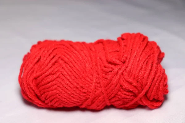 Red Colored Yarn Closeup White Background — Stock Photo, Image