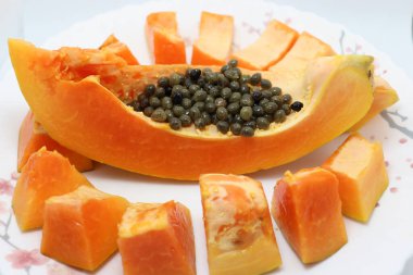 Lezzetli ve sağlıklı papaya tohumu ile barışı kesti.