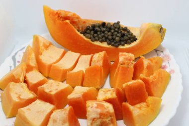 Lezzetli ve sağlıklı papaya tohumu ile barışı kesti.