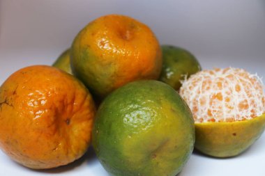 yeşil ve sarı renkli turuncu stok satışta