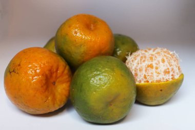 yeşil ve sarı renkli turuncu stok satışta