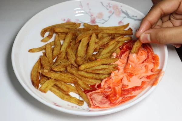 Вкусный Здоровый Картофель Фри Соусом Тарелке — стоковое фото