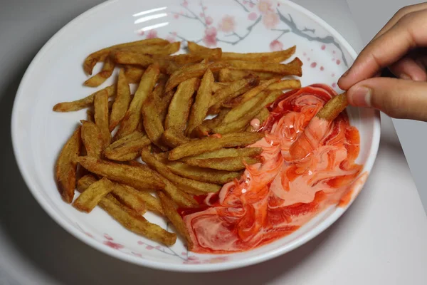 Вкусный Здоровый Картофель Фри Соусом Тарелке — стоковое фото