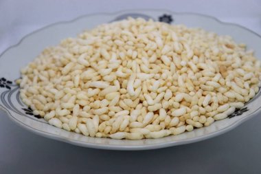 Lezzetli ve sağlıklı pilav stoku tabakta.