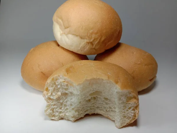 Beyaz Arka Planda Lezzetli Sağlıklı Ekmek Stoku — Stok fotoğraf