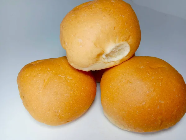 Beyaz Arka Planda Lezzetli Sağlıklı Ekmek Stoku — Stok fotoğraf