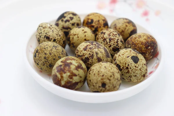 Leckere Vogelei Brühe Auf Schüssel Zum Essen — Stockfoto