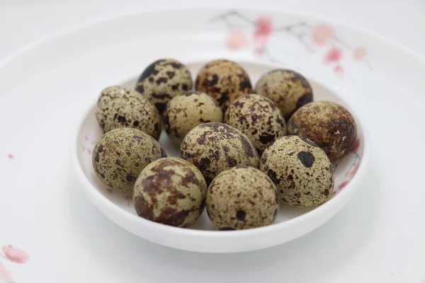 Leckere Vogelei Brühe Auf Schüssel Zum Essen — Stockfoto