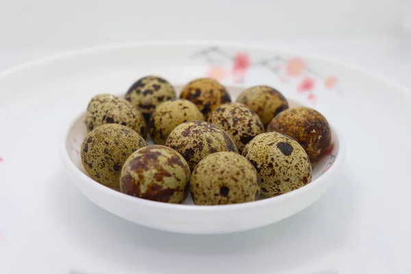 Leckere Vogelei Brühe Auf Schüssel Zum Essen — Stockfoto