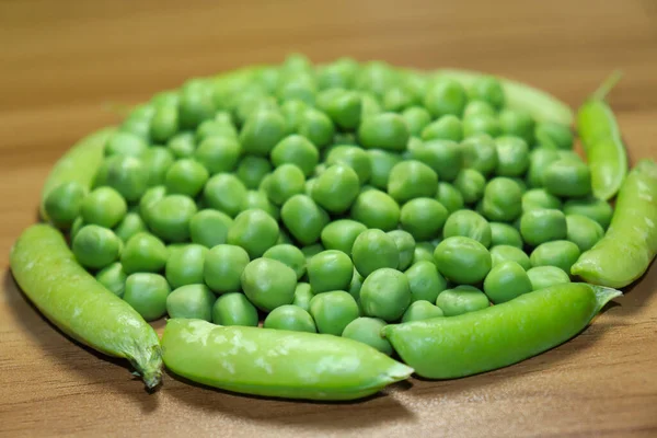 Savoureux Sain Pisum Sativum Stock Sur Table Bois — Photo