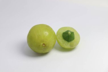 Lezzetli ve sağlıklı bektaşi üzümü beyaz arka planda yakın plan