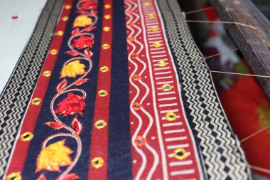 Niddle ile saree üzerinde el sanatları tasarımı