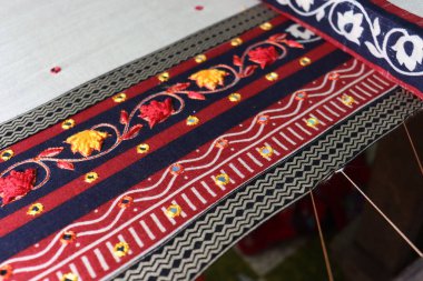 Niddle ile saree üzerinde el sanatları tasarımı