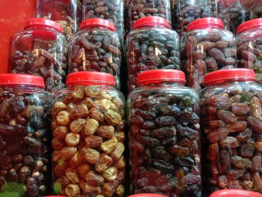 tasty and healthy dates stock on bottle in shop for ramadan