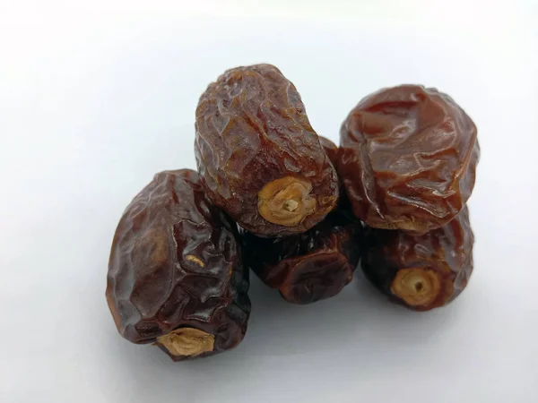 Savoureux Sain Dates Stock Sur Fond Blanc — Photo