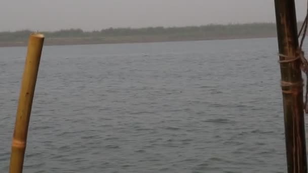 강으로 — 비디오