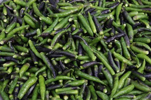 Horké Kořeněné Zelené Syrové Chilli Stock Obchod — Stock fotografie