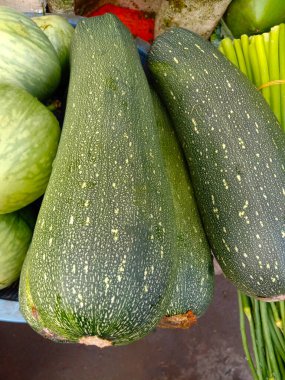 Lezzetli ve sağlıklı çiğ kışın kabak stoku satışta.