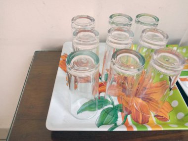 Suyun renginde cam stoklar satışta