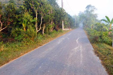 siyah renkli beton yol ulaşım için kapatılıyor