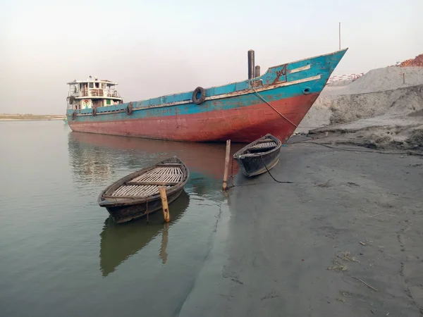 Barco Envío Carga Río Para Envío Del Producto — Foto de Stock