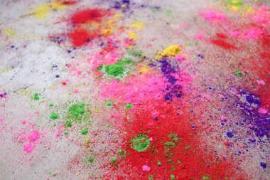 Birden fazla renkli tozdan yapılmış güzel bir tuval.