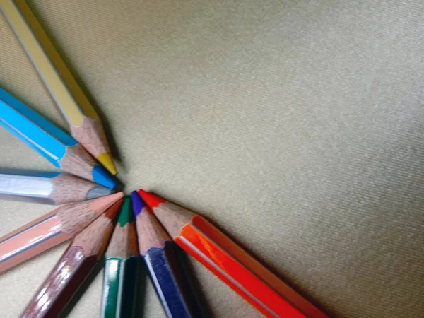 Crayon Bois Multicolore Sur Fond Doré — Photo