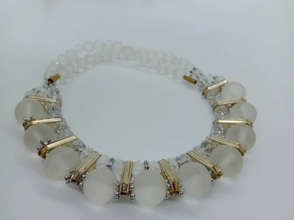 Frauen Diamant Halskette Nahaufnahme Auf Geschäft Zum Verkauf — Stockfoto