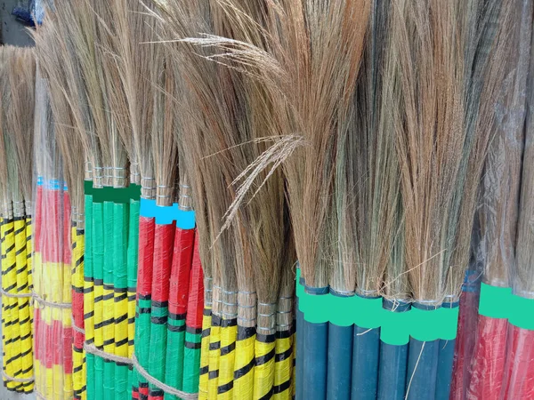 Broom Stock Fiori Sul Negozio Vendita Pulizia — Foto Stock