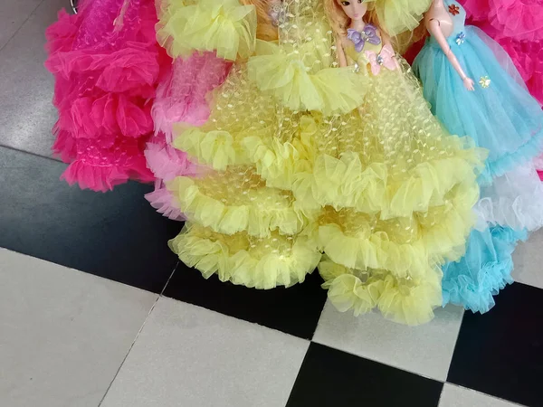 Vestido Varios Colores Muñeca Tienda Para Venta — Foto de Stock