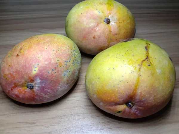 Lahodné Zdravé Nedůtklivé Zelené Zralé Mango Skladě Prodej — Stock fotografie