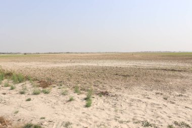 Doğa ve tarla ile güzel köy manzarası