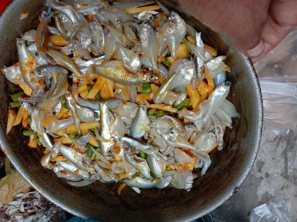 Pequeño Curry Pescado Con Rodajas Calabaza Pluma — Foto de Stock